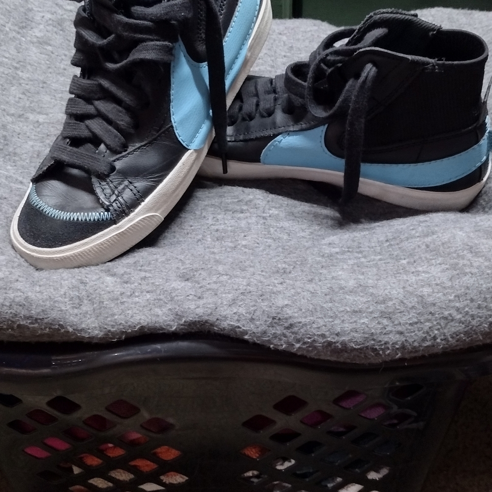 Jordan Athletic Shoes in Black and Blue